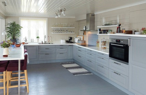 Lykling House | Charming cottage at the edge of the sea
