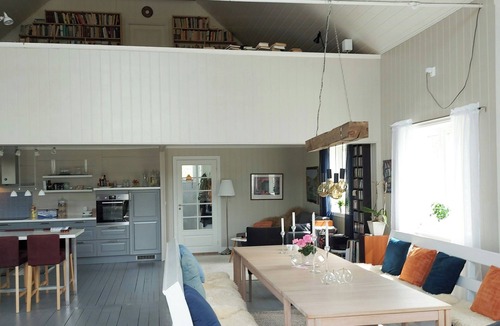 Lykling House | Charming cottage at the edge of the sea