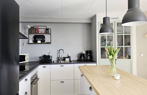 Myggenaes House | Charming cottage in Myggenäs 20 m from the sea | SE09169