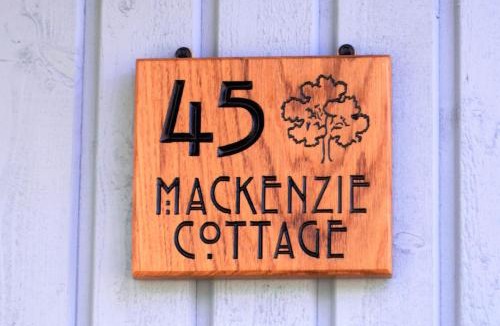Ockelbo House | Charming cottage in tranquil village setting