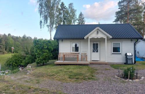 Gnesta House | Charming cottage on Kvegero
