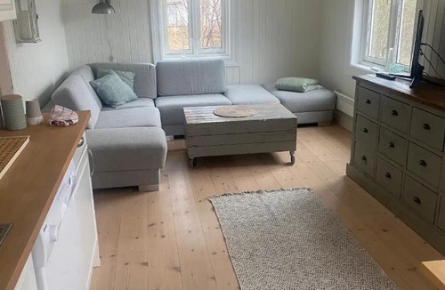 Torsken House | Charming cottage with seaview in Senja