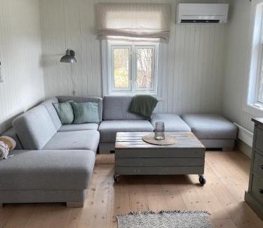 Torsken House | Charming cottage with seaview in Senja