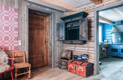 Grondalen House | Charming former homestead on large property.