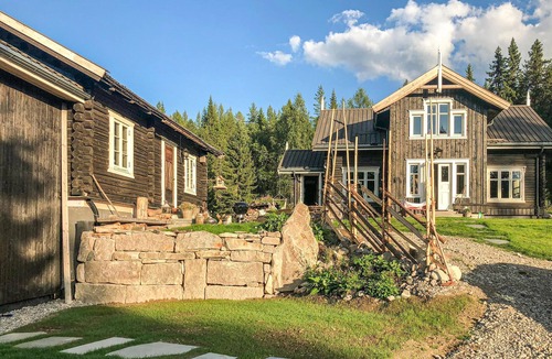 Grondalen House | Charming former homestead on large property.