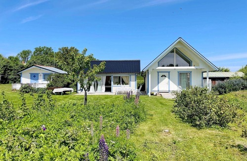 Levide House | Charming Garden Cottage in Levide