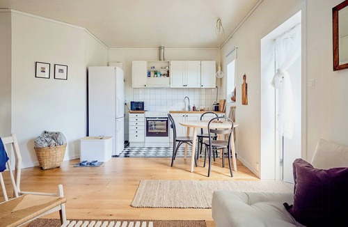 Vadstena House | Charming Hen House with Terrace near Vadstena