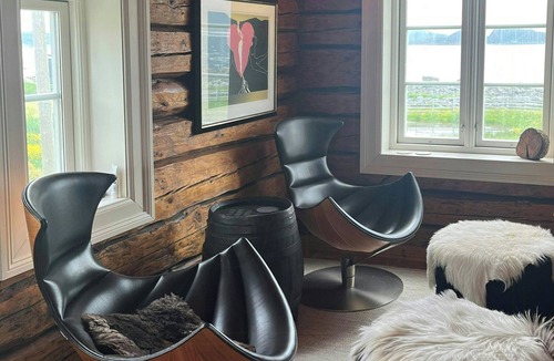 Godøy House | Charming house in an old barn by the lighthouse