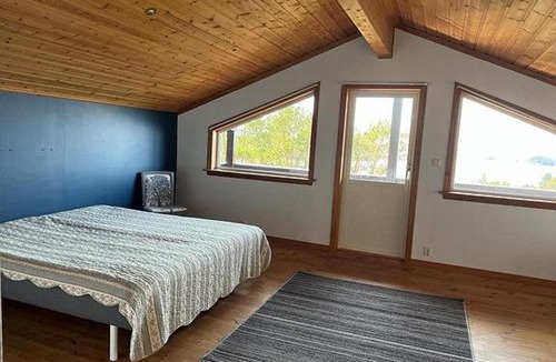 Selbjorn Villa | Charming House in Austevoll with Sea View
