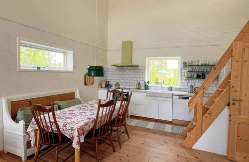 Vaddo House | Charming house on Väddö with views and decks