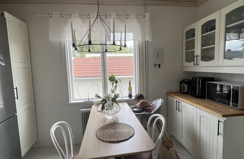 Edsberg House | Charming house with messy plot