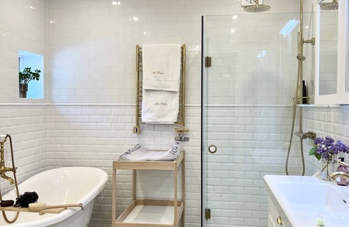 Edsberg House | Charming house with messy plot