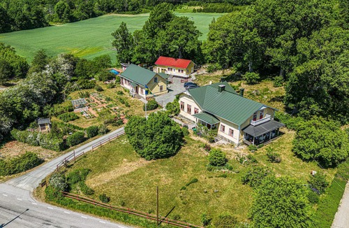Alstugorna Apartment | Charming, idyllically situated vacation apartment with shared swimming pool.