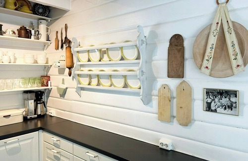 Nesøya House | Charming log cabin on Brønnøya