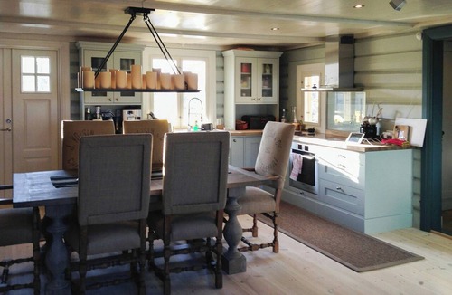 Al Municipality House | Charming Log Cabin with modern luxury