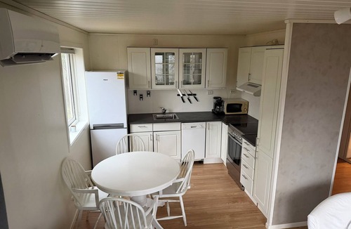 Ytrebygda Cabin | Charming sea view