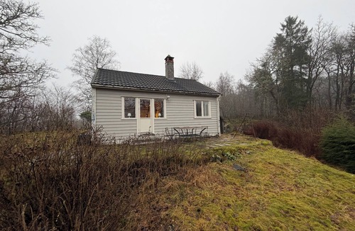 Ytrebygda Cabin | Charming sea view