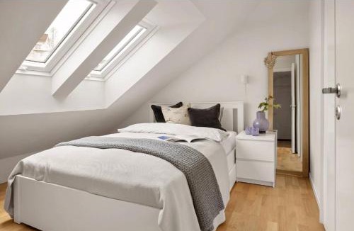 Bergenhus Apartment | Charming Seaside Apartment in Bergen with Stunning Views