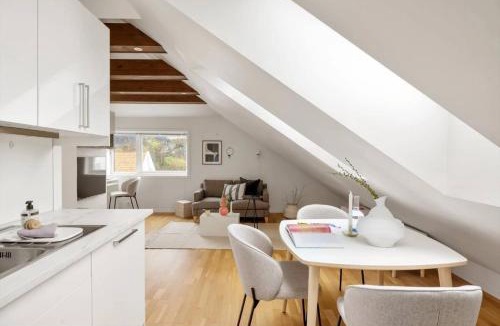 Bergenhus Apartment | Charming Seaside Apartment in Bergen with Stunning Views