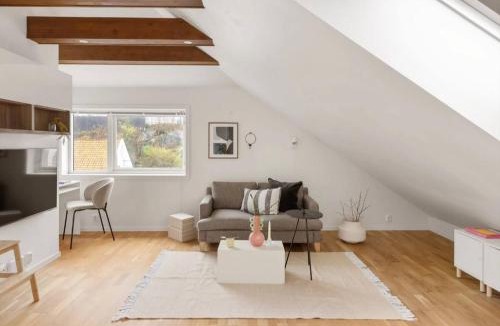 Bergenhus Apartment | Charming Seaside Apartment in Bergen with Stunning Views
