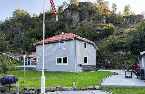 Solund House | Charming seaside cabin with amazing view