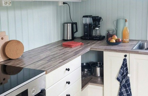 Torjulvagen House | Charming seaside cabin in Tingvoll