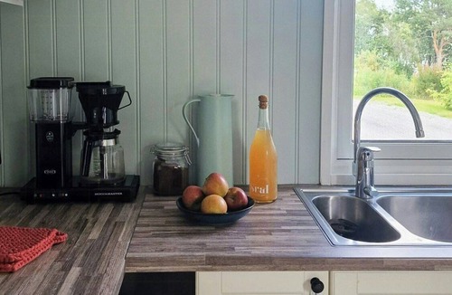 Torjulvagen House | Charming seaside cabin in Tingvoll