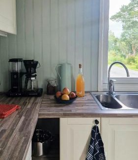 Torjulvagen House | Charming Seaside Cabin In Tingvoll