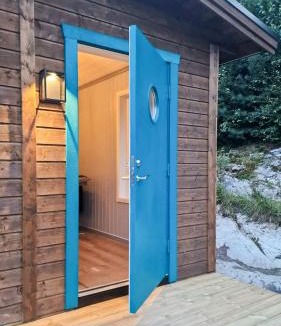 Torjulvagen House | Charming Seaside Cabin In Tingvoll
