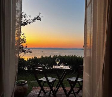 Viggja House | Charming sunlit hideaway with ocean view