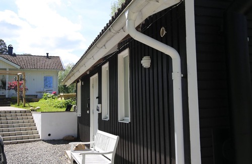 Fristad Cottage | Charming tiny house: High-quality furnishings and idyllic natural setting