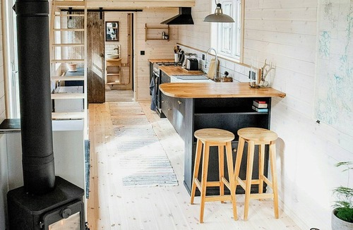 Gnesta House | Charming Tiny House near forest and lake