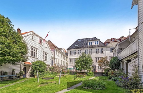 Bergen City Centre Apartment | Charming Townhouse - Walk Everywhere!