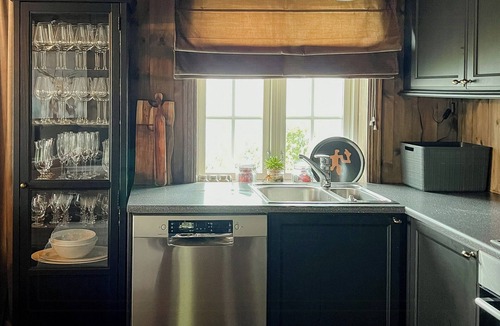Hafjell House | Charming treehouse with view in Hafjell