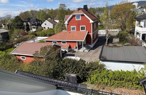 Sogn House | Charming villa close to the center of Oslo with large garden, terrace & balcony
