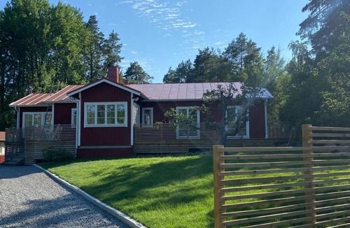 Saltsjo Boo Villa | Charming villa close to nature, lake and ocean and 25 mins to Stockholm center