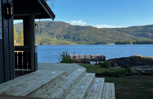 Seljord House | Charming waterside cottage by Lake in Seljord