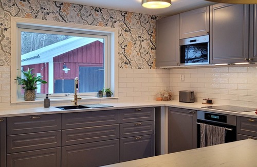 Tumba House | Cheerful 4-bedroom villa with a big cozy garden