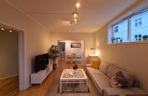 Stavanger Apartment | City Center Hills - Lovely 2-Bedroom w Balcony, Amazing Location
