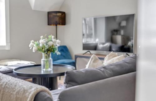 Sentrum Apartment | Classic Bergen apartment peaceful space in the city center