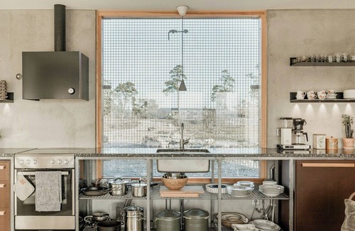 Farosund House | Cliff house with sea views in Bungenäs