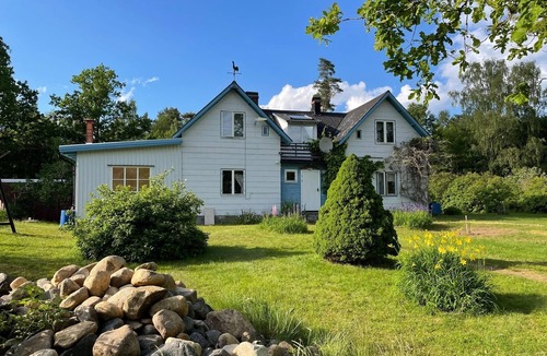 Ryd House | Close to lake Småland: House for up to 8 adults (+2K), sauna, nature & family fun