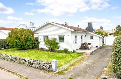 Falkenberg Villa | Close to Skrea Strand, City & Activities