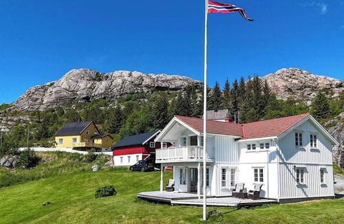 Osen House | Coastal cabin with panoramic views in Høvikstranda