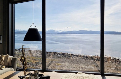 Haram House | Coastal cabin with ocean view on Lepsøya