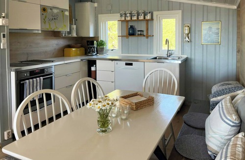 Bamble House | Coastal cabin with sunshine all day
