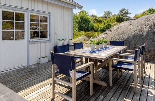 Skaerhamn House | Coastal Calmness in Stockevik Skärhamn