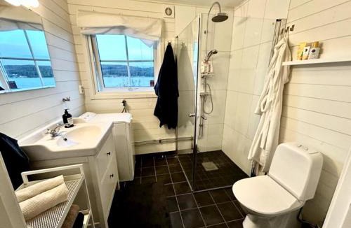 Bjasta House | Coastal gem with beach, wooden sauna & canoes