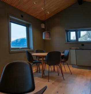 Giske House | Coastal house on Godøya, boat, electric bikes and views included