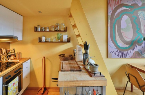 Gamle Oslo Apartment | Colourful flat with courtyard in central Oslo